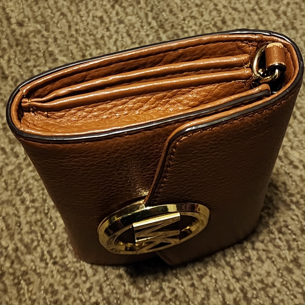 Michael Kors Jet Set Travel Phone Crossbody Bag - Picture 3 of 5